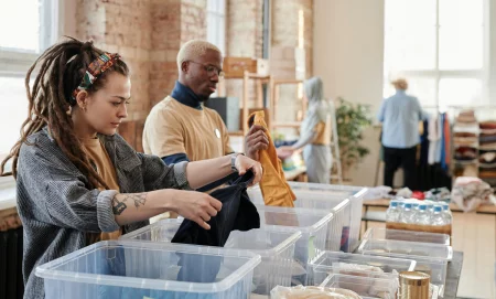 Стилна визия с бюджет: Пазаруване от втора ръка и аутлети